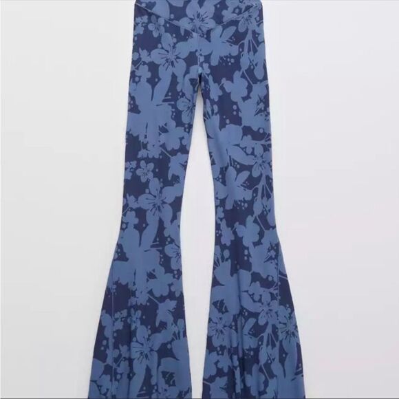 OFFLINE By Aerie Real Me Floral High Waisted Crossover Super Flare Legging XS - Picture 3 of 8